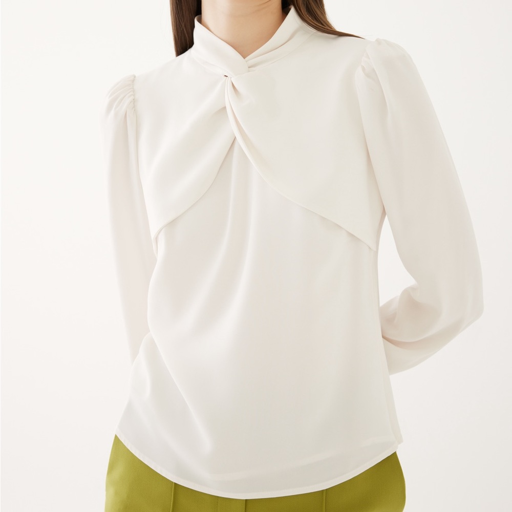 Anthropologie blouse in red and winter white. Made in Turkey size 4
